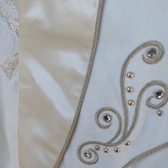 Elegant Cream Embroidered 3 piece Suit Set - Picture 4 of 5